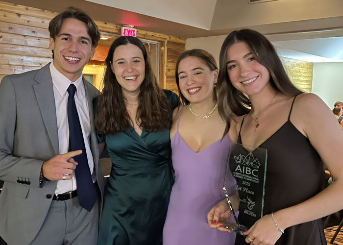 Alexis Garneau, Cassandra Desroches, Florentine Gagnon et Sandrine Gauthier.